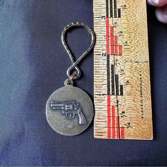 Vintage Brass Smith and Wesson Revolver Charm Keychain Key fob NIP - Picture 5 of 7